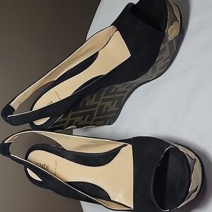 TODAY $225.00 ♡🌟🎆🧨RARE! NEW Fendi Black and Gold Women's Heels
